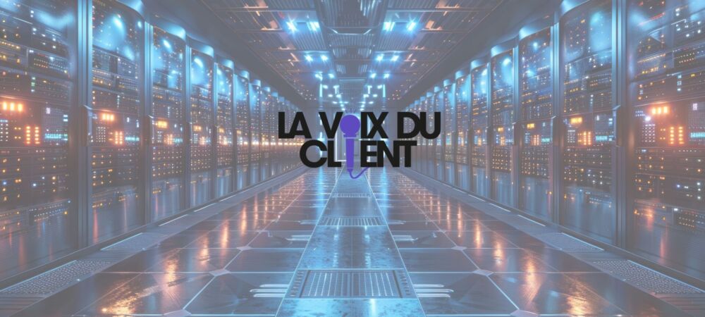 Data center lumineux avec le logo "La Voix du Client" en avant-plan, représentant la création de l’identité sonore de Next IT.
