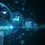 Main numérique interagissant avec une interface virtuelle illustrant le concept d'identité de marque et de stratégie de branding
